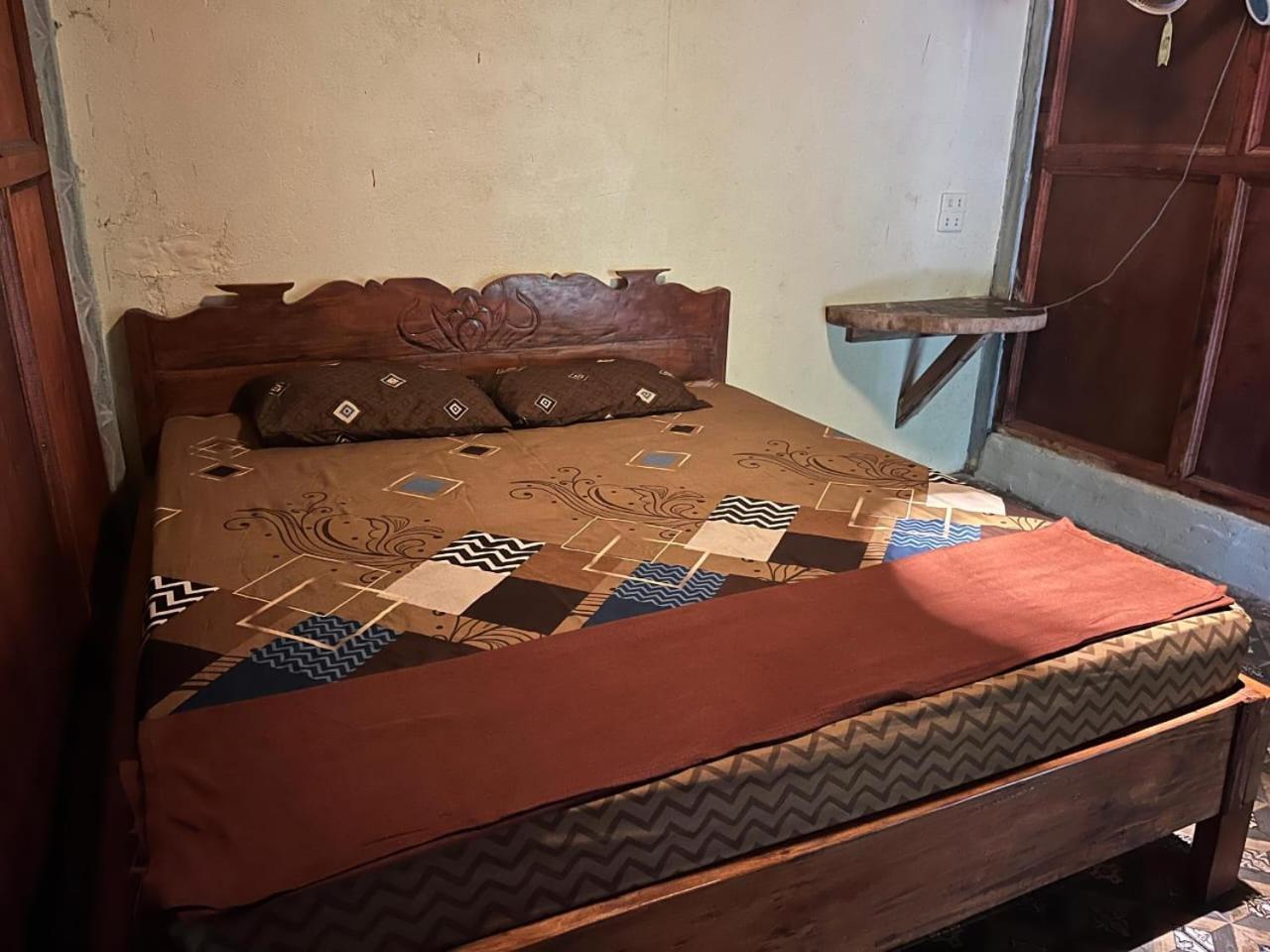Pongo Guest House & Jungle Trekking Bukit Lawang Exterior photo