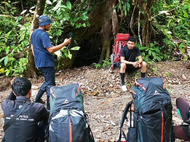 Pongo Guest House & Jungle Trekking Bukit Lawang Exterior photo