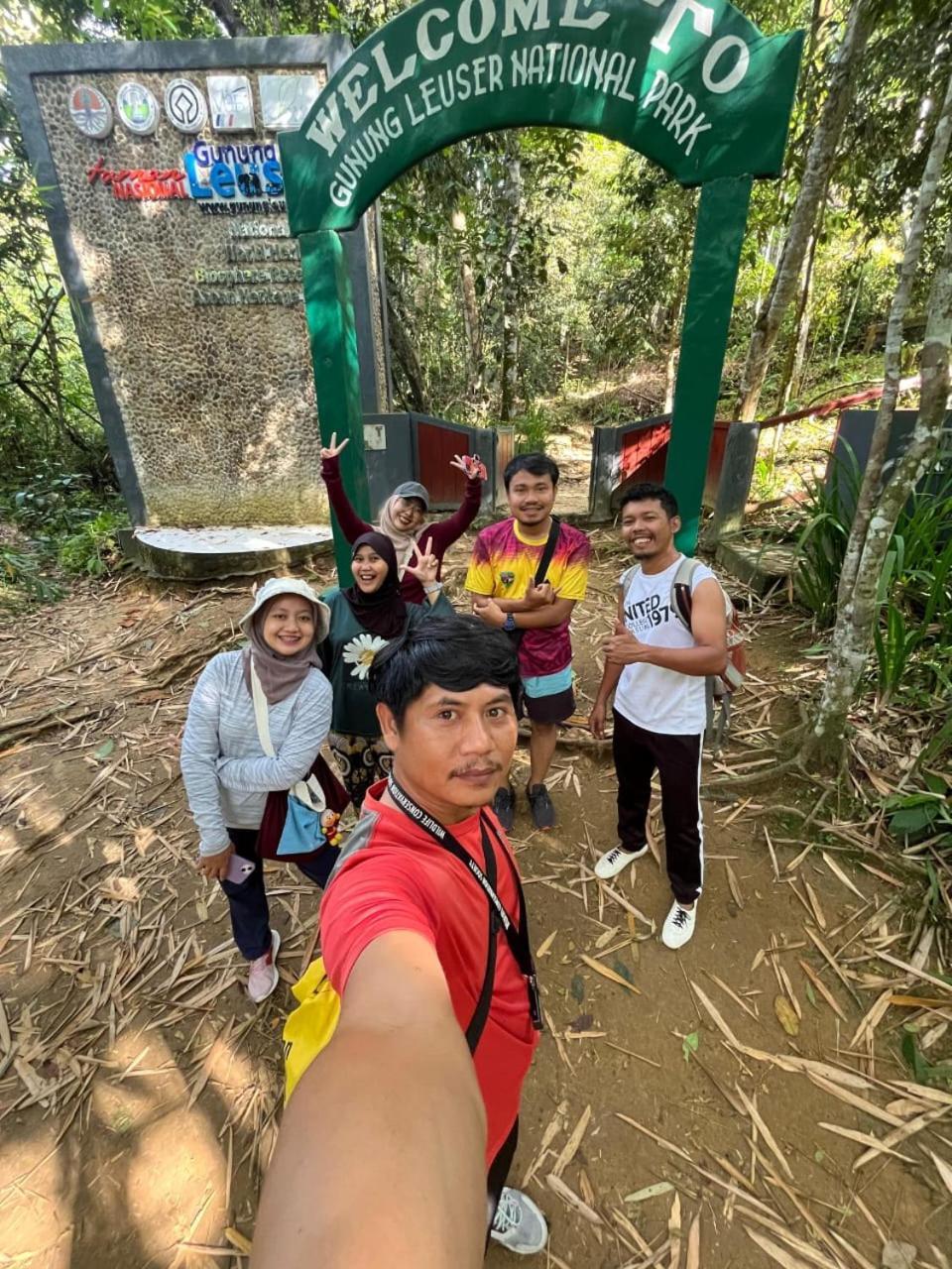 Pongo Guest House & Jungle Trekking Bukit Lawang Exterior photo