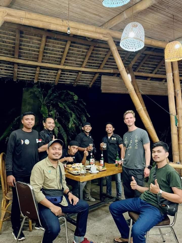 Pongo Guest House & Jungle Trekking Bukit Lawang Exterior photo